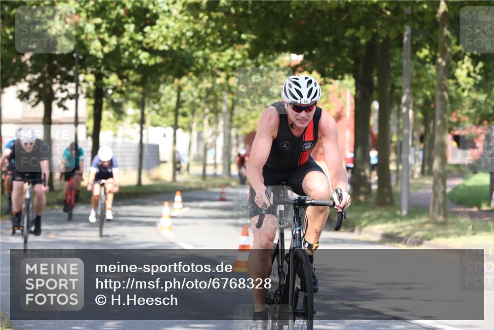 11.08.2024 - GEWOBA Citytriathlon Bremen H.Heesch http://msf.ph/oto/6768328 11.08.2024 10:23:20 Radfahren 15, 35, 38, 49, 66, 84 meine-sportfotos.de