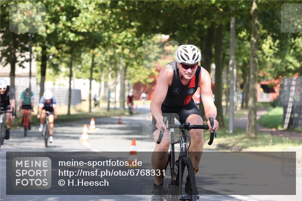 11.08.2024 - GEWOBA Citytriathlon Bremen H.Heesch http://msf.ph/oto/6768331 11.08.2024 10:23:21 Radfahren 15, 35, 38, 49, 66, 84 meine-sportfotos.de