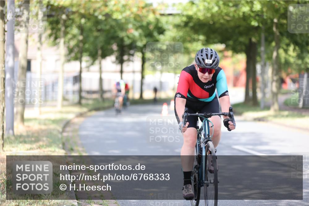 11.08.2024 - GEWOBA Citytriathlon Bremen H.Heesch http://msf.ph/oto/6768333 11.08.2024 10:40:48 Radfahren 32, 49, 55, 69, 80, 98, 109 meine-sportfotos.de