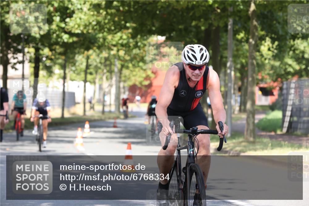 11.08.2024 - GEWOBA Citytriathlon Bremen H.Heesch http://msf.ph/oto/6768334 11.08.2024 10:23:21 Radfahren 15, 35, 38, 49, 66, 84 meine-sportfotos.de