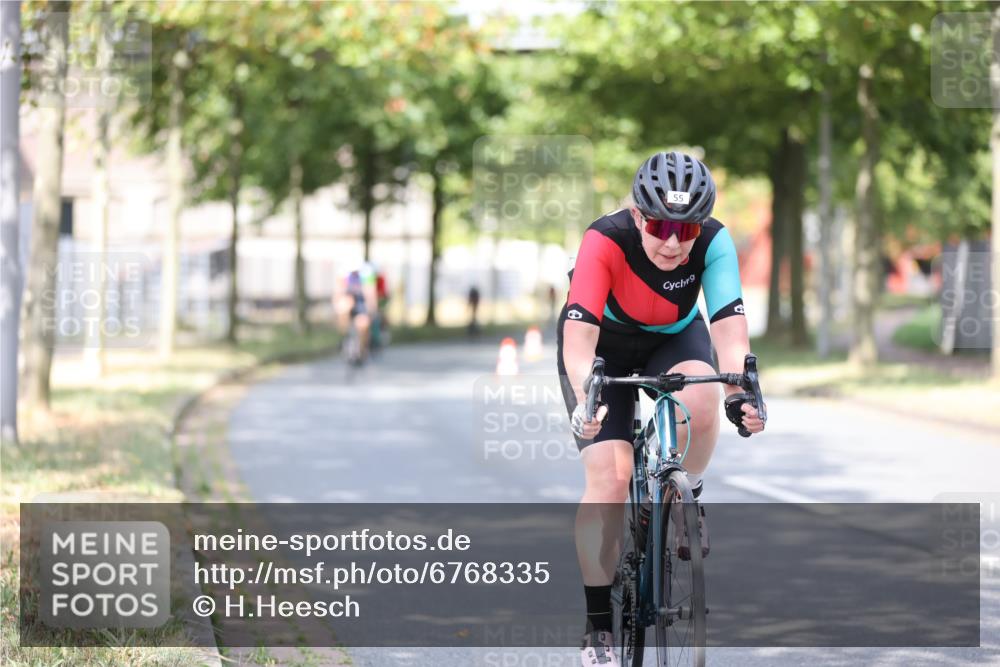 11.08.2024 - GEWOBA Citytriathlon Bremen H.Heesch http://msf.ph/oto/6768335 11.08.2024 10:40:48 Radfahren 32, 49, 55, 69, 80, 98, 109 meine-sportfotos.de