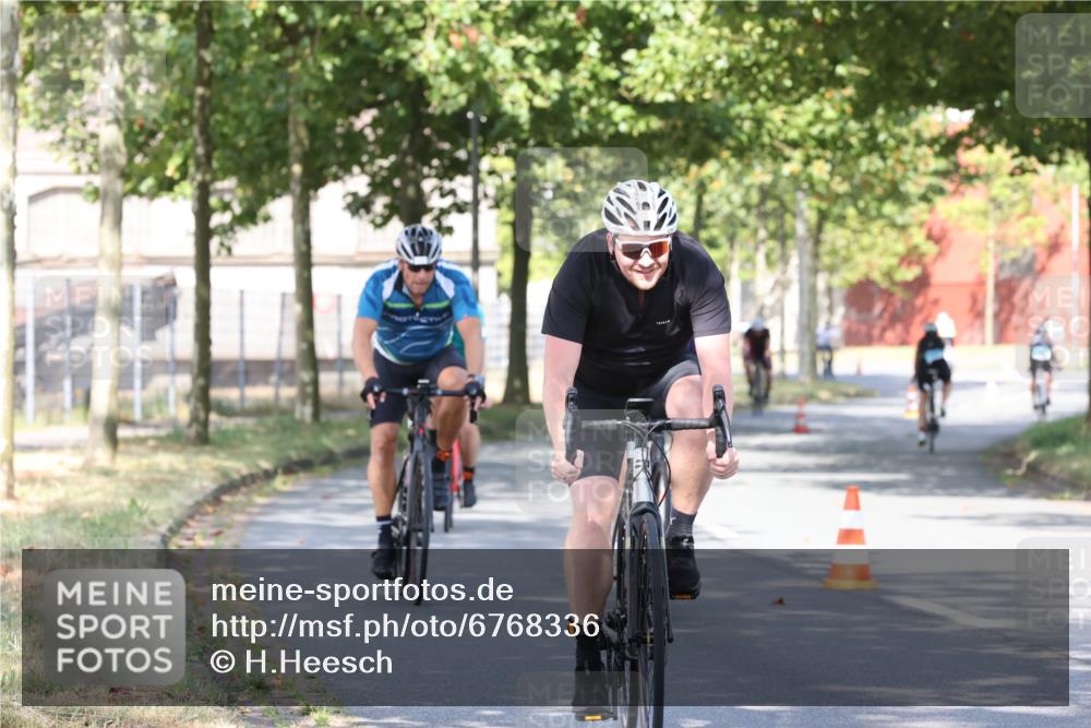 11.08.2024 - GEWOBA Citytriathlon Bremen H.Heesch http://msf.ph/oto/6768336 11.08.2024 10:23:22 Radfahren 15, 35, 38, 49, 66, 84 meine-sportfotos.de