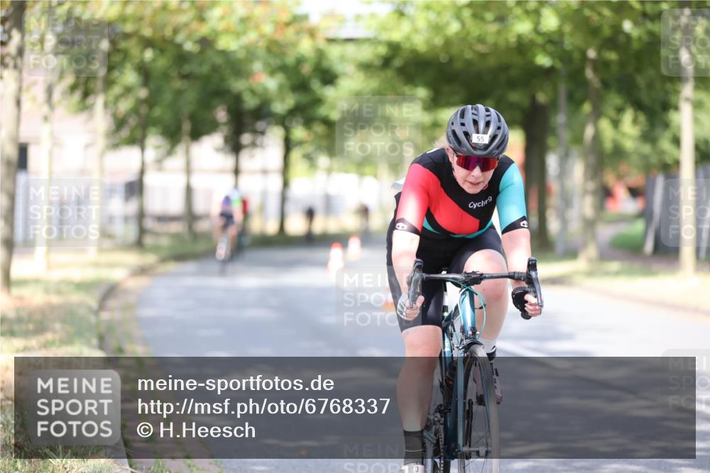 11.08.2024 - GEWOBA Citytriathlon Bremen H.Heesch http://msf.ph/oto/6768337 11.08.2024 10:40:48 Radfahren 32, 49, 55, 69, 80, 98, 109 meine-sportfotos.de
