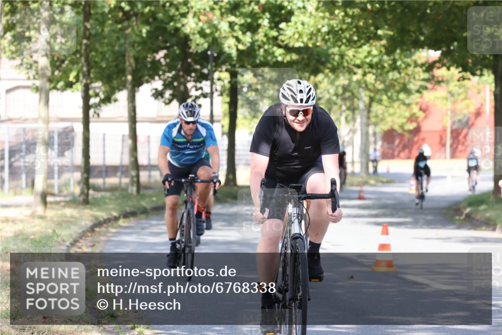 11.08.2024 - GEWOBA Citytriathlon Bremen H.Heesch http://msf.ph/oto/6768338 11.08.2024 10:23:22 Radfahren 15, 35, 38, 49, 66, 84 meine-sportfotos.de