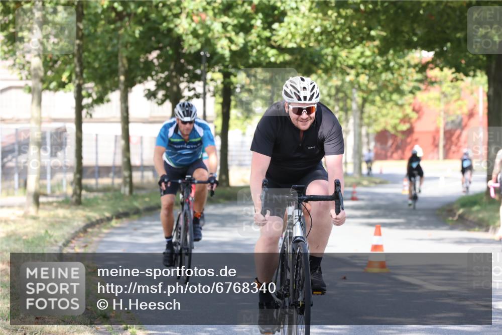 11.08.2024 - GEWOBA Citytriathlon Bremen H.Heesch http://msf.ph/oto/6768340 11.08.2024 10:23:22 Radfahren 15, 35, 38, 49, 66, 84 meine-sportfotos.de