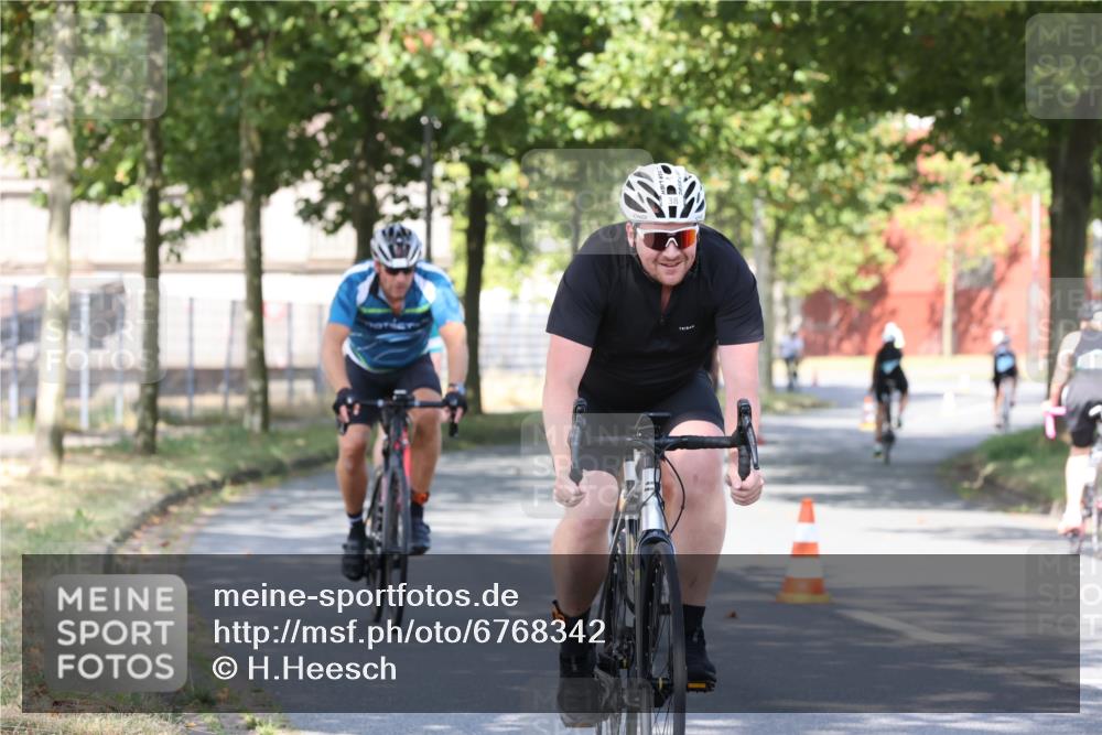 11.08.2024 - GEWOBA Citytriathlon Bremen H.Heesch http://msf.ph/oto/6768342 11.08.2024 10:23:22 Radfahren 15, 35, 38, 49, 66, 84 meine-sportfotos.de