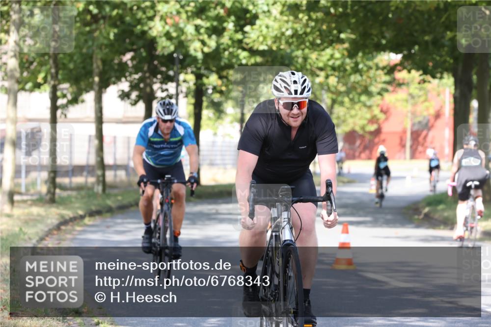 11.08.2024 - GEWOBA Citytriathlon Bremen H.Heesch http://msf.ph/oto/6768343 11.08.2024 10:23:22 Radfahren 15, 35, 38, 49, 66, 84 meine-sportfotos.de