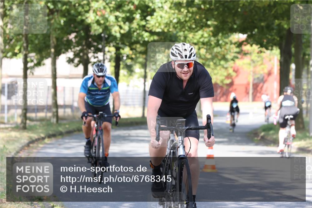 11.08.2024 - GEWOBA Citytriathlon Bremen H.Heesch http://msf.ph/oto/6768345 11.08.2024 10:23:22 Radfahren 15, 35, 38, 49, 66, 84 meine-sportfotos.de