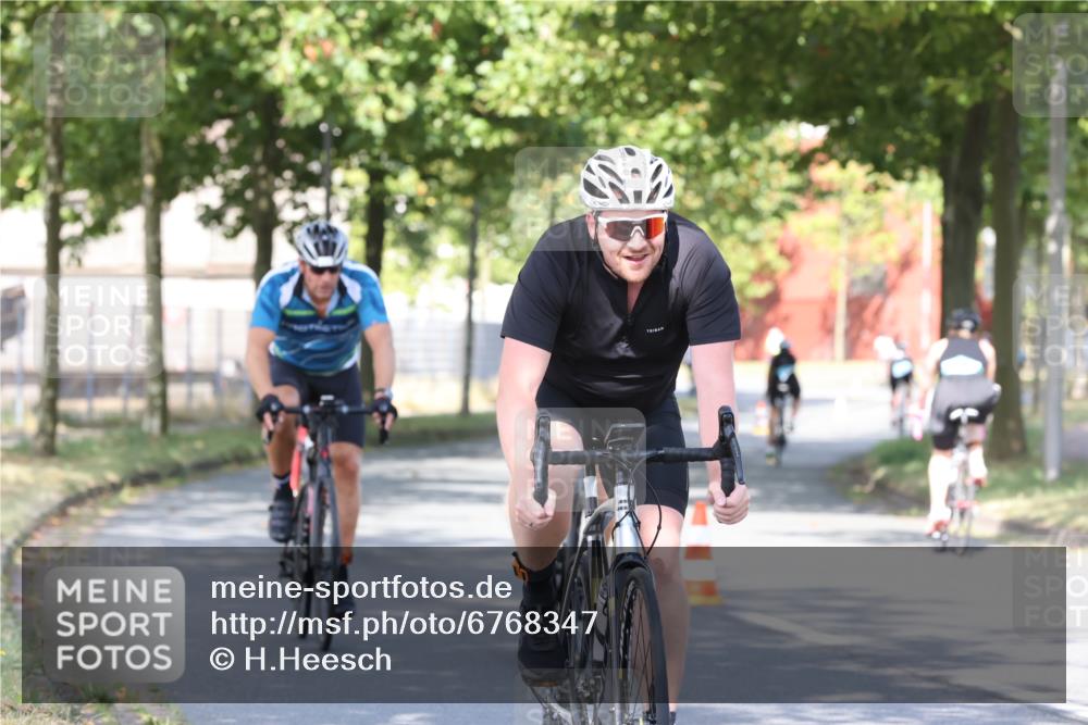11.08.2024 - GEWOBA Citytriathlon Bremen H.Heesch http://msf.ph/oto/6768347 11.08.2024 10:23:22 Radfahren 15, 35, 38, 49, 66, 84 meine-sportfotos.de