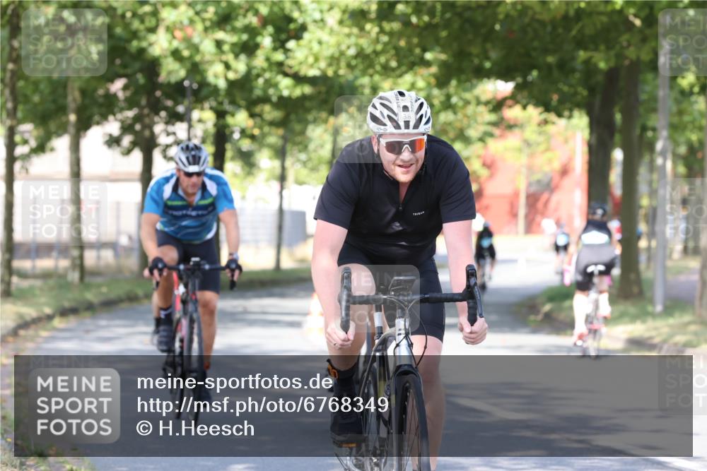 11.08.2024 - GEWOBA Citytriathlon Bremen H.Heesch http://msf.ph/oto/6768349 11.08.2024 10:23:22 Radfahren 15, 35, 38, 49, 66, 84 meine-sportfotos.de