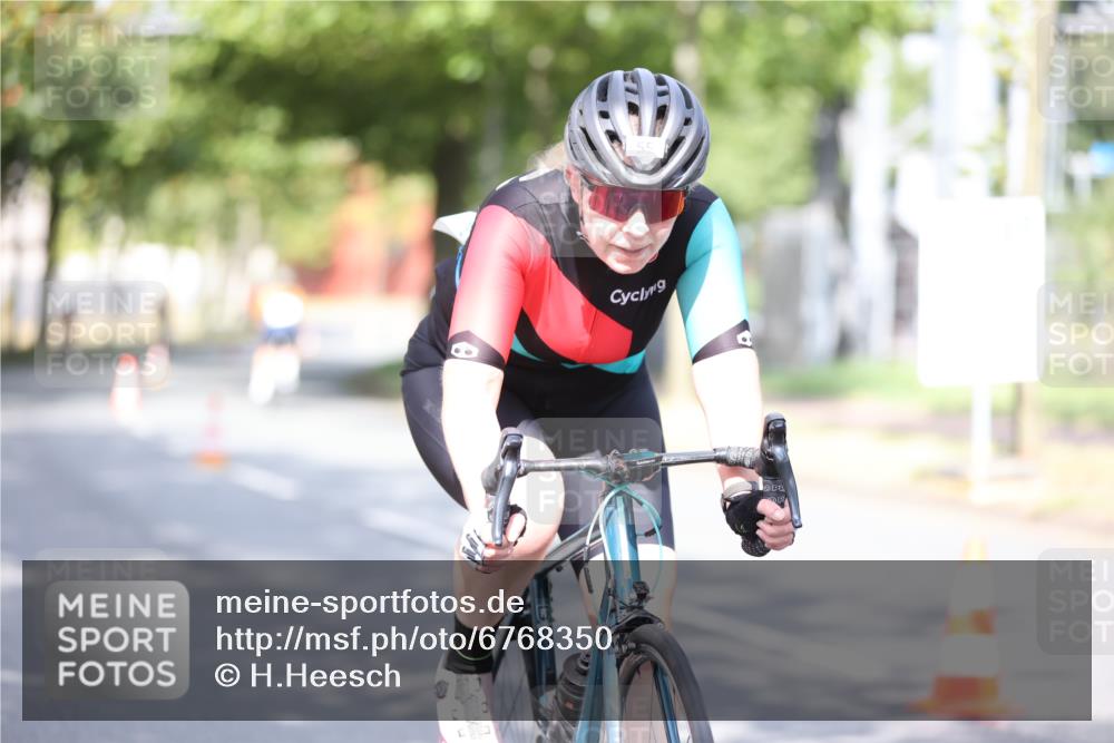 11.08.2024 - GEWOBA Citytriathlon Bremen H.Heesch http://msf.ph/oto/6768350 11.08.2024 10:40:48 Radfahren 32, 49, 55, 69, 80, 98, 109 meine-sportfotos.de