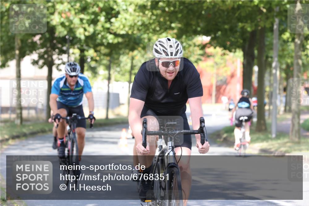 11.08.2024 - GEWOBA Citytriathlon Bremen H.Heesch http://msf.ph/oto/6768351 11.08.2024 10:23:22 Radfahren 15, 35, 38, 49, 66, 84 meine-sportfotos.de
