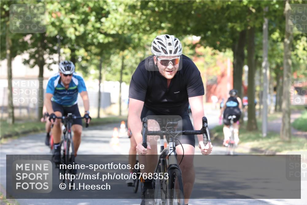 11.08.2024 - GEWOBA Citytriathlon Bremen H.Heesch http://msf.ph/oto/6768353 11.08.2024 10:23:23 Radfahren 15, 35, 38, 49, 66, 84 meine-sportfotos.de
