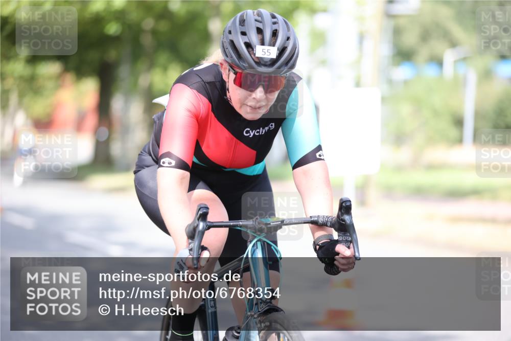 11.08.2024 - GEWOBA Citytriathlon Bremen H.Heesch http://msf.ph/oto/6768354 11.08.2024 10:40:48 Radfahren 32, 49, 55, 69, 80, 98, 109 meine-sportfotos.de
