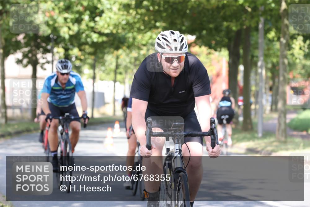 11.08.2024 - GEWOBA Citytriathlon Bremen H.Heesch http://msf.ph/oto/6768355 11.08.2024 10:23:23 Radfahren 15, 35, 38, 49, 66, 84 meine-sportfotos.de