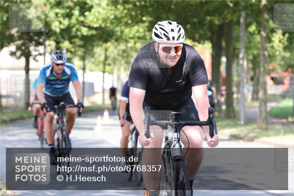 11.08.2024 - GEWOBA Citytriathlon Bremen H.Heesch http://msf.ph/oto/6768357 11.08.2024 10:23:23 Radfahren 15, 35, 38, 49, 66, 84 meine-sportfotos.de