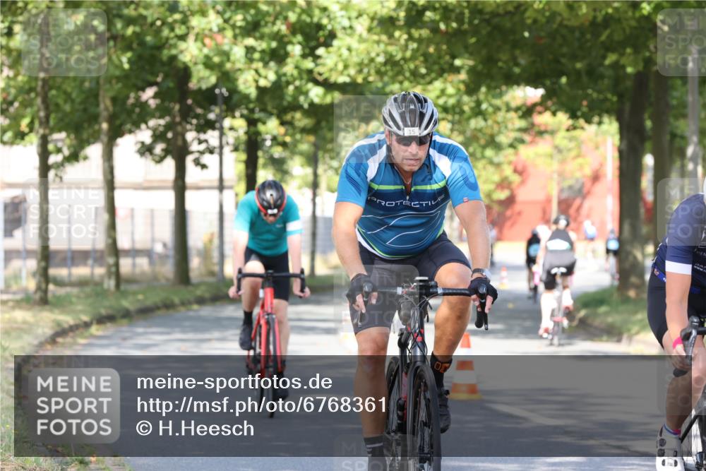 11.08.2024 - GEWOBA Citytriathlon Bremen H.Heesch http://msf.ph/oto/6768361 11.08.2024 10:23:23 Radfahren 15, 35, 38, 49, 66, 84 meine-sportfotos.de