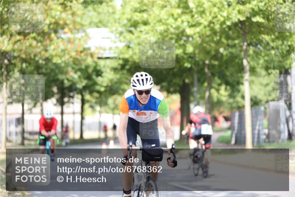 11.08.2024 - GEWOBA Citytriathlon Bremen H.Heesch http://msf.ph/oto/6768362 11.08.2024 10:40:51 Radfahren 32, 49, 55, 69, 80, 98, 109 meine-sportfotos.de