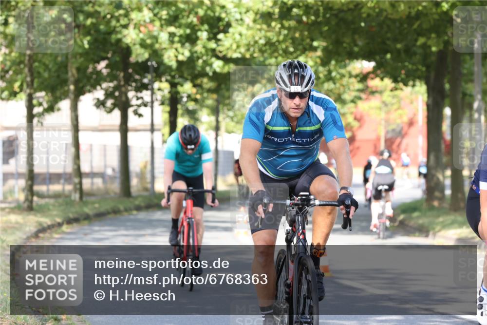 11.08.2024 - GEWOBA Citytriathlon Bremen H.Heesch http://msf.ph/oto/6768363 11.08.2024 10:23:23 Radfahren 15, 35, 38, 49, 66, 84 meine-sportfotos.de