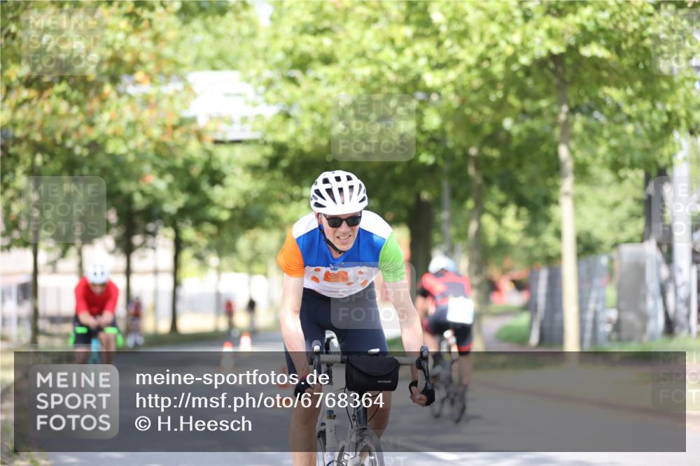 11.08.2024 - GEWOBA Citytriathlon Bremen H.Heesch http://msf.ph/oto/6768364 11.08.2024 10:40:51 Radfahren 32, 49, 55, 69, 80, 98, 109 meine-sportfotos.de