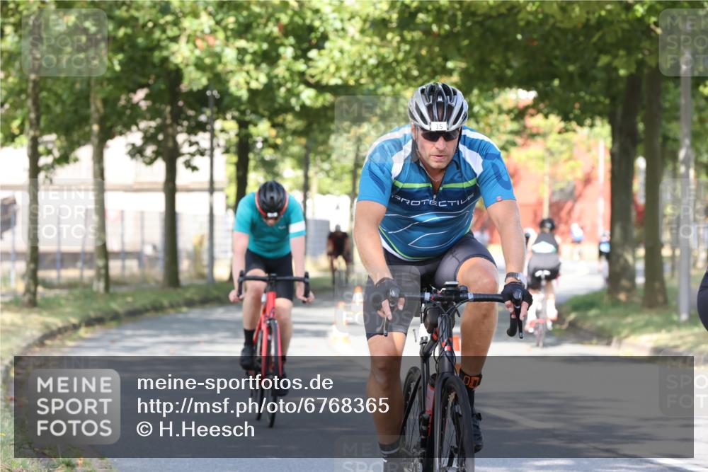 11.08.2024 - GEWOBA Citytriathlon Bremen H.Heesch http://msf.ph/oto/6768365 11.08.2024 10:23:23 Radfahren 15, 35, 38, 49, 66, 84 meine-sportfotos.de