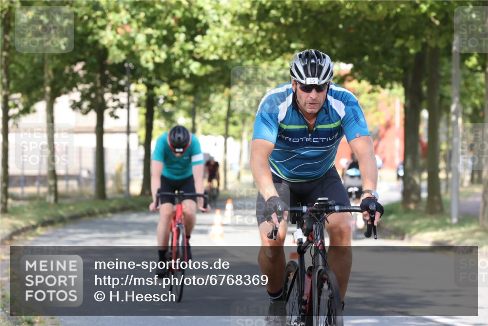 11.08.2024 - GEWOBA Citytriathlon Bremen H.Heesch http://msf.ph/oto/6768369 11.08.2024 10:23:23 Radfahren 15, 35, 38, 49, 66, 84 meine-sportfotos.de