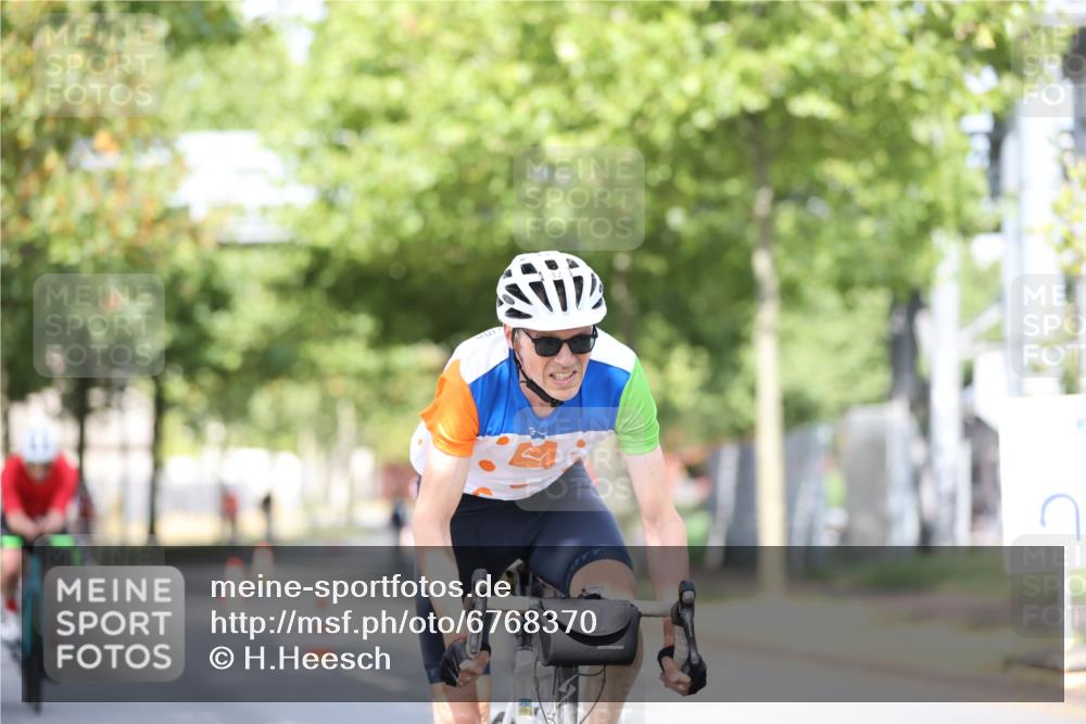 11.08.2024 - GEWOBA Citytriathlon Bremen H.Heesch http://msf.ph/oto/6768370 11.08.2024 10:40:51 Radfahren 32, 49, 55, 69, 80, 98, 109 meine-sportfotos.de