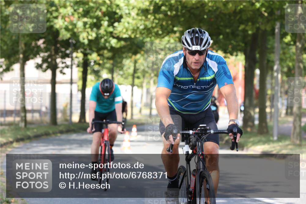 11.08.2024 - GEWOBA Citytriathlon Bremen H.Heesch http://msf.ph/oto/6768371 11.08.2024 10:23:24 Radfahren 15, 35, 38, 49, 66, 84 meine-sportfotos.de