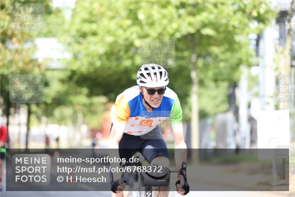11.08.2024 - GEWOBA Citytriathlon Bremen H.Heesch http://msf.ph/oto/6768372 11.08.2024 10:40:51 Radfahren 32, 49, 55, 69, 80, 98, 109 meine-sportfotos.de