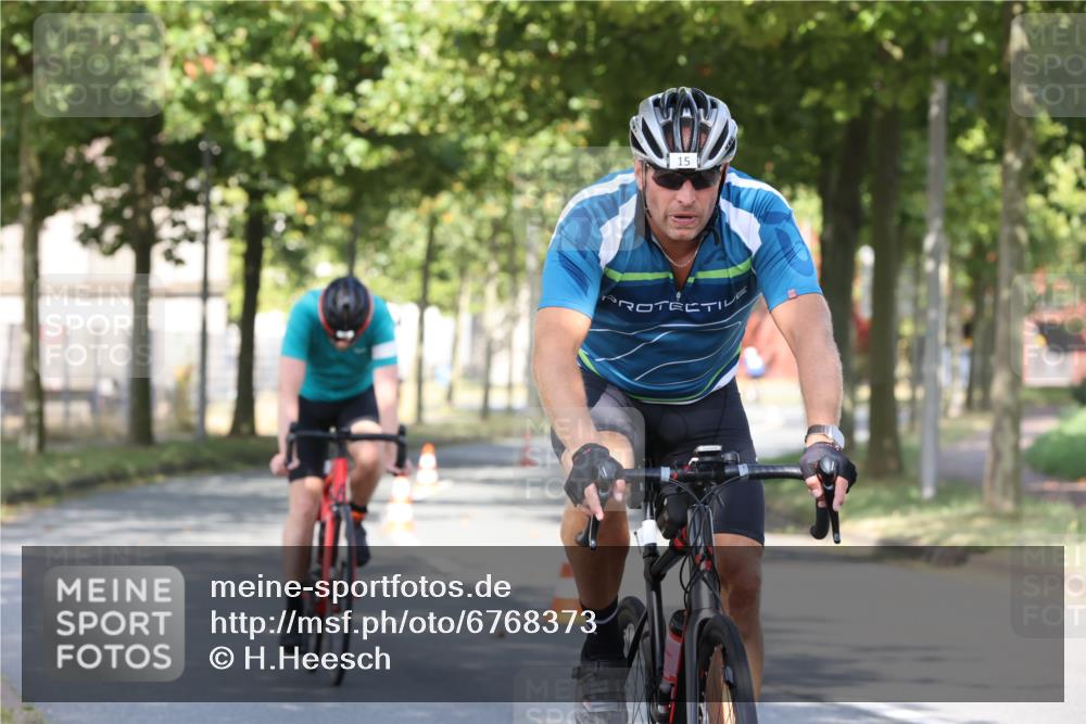 11.08.2024 - GEWOBA Citytriathlon Bremen H.Heesch http://msf.ph/oto/6768373 11.08.2024 10:23:24 Radfahren 15, 35, 38, 49, 66, 84 meine-sportfotos.de
