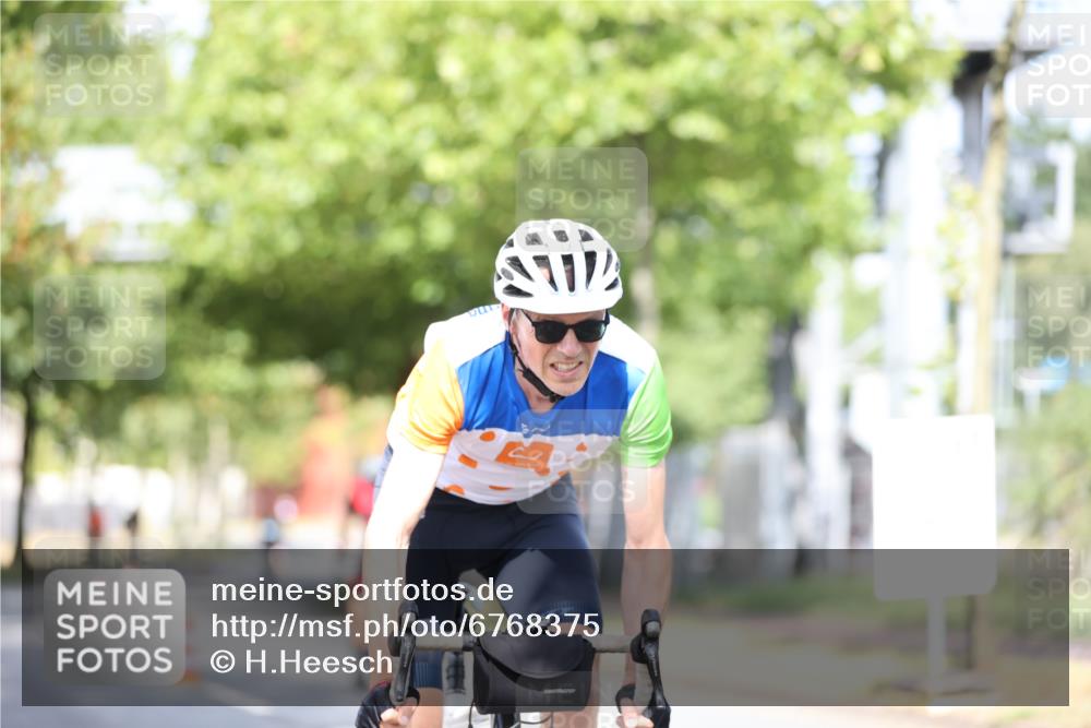 11.08.2024 - GEWOBA Citytriathlon Bremen H.Heesch http://msf.ph/oto/6768375 11.08.2024 10:40:51 Radfahren 32, 49, 55, 69, 80, 98, 109 meine-sportfotos.de