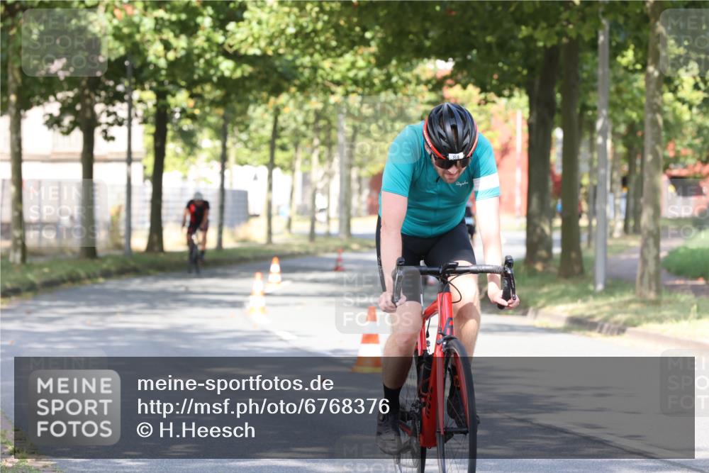 11.08.2024 - GEWOBA Citytriathlon Bremen H.Heesch http://msf.ph/oto/6768376 11.08.2024 10:23:24 Radfahren 15, 35, 38, 49, 66, 84 meine-sportfotos.de