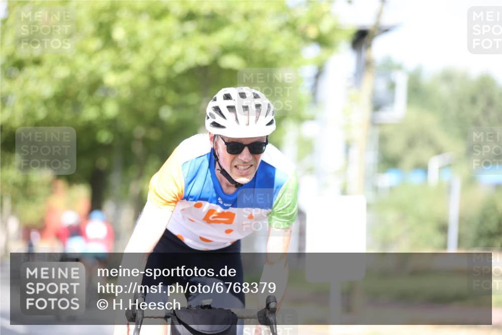 11.08.2024 - GEWOBA Citytriathlon Bremen H.Heesch http://msf.ph/oto/6768379 11.08.2024 10:40:51 Radfahren 32, 49, 55, 69, 80, 98, 109 meine-sportfotos.de