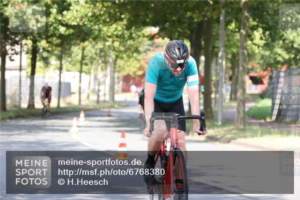 11.08.2024 - GEWOBA Citytriathlon Bremen H.Heesch http://msf.ph/oto/6768380 11.08.2024 10:23:25 Radfahren 15, 35, 38, 49, 66, 74, 84 meine-sportfotos.de