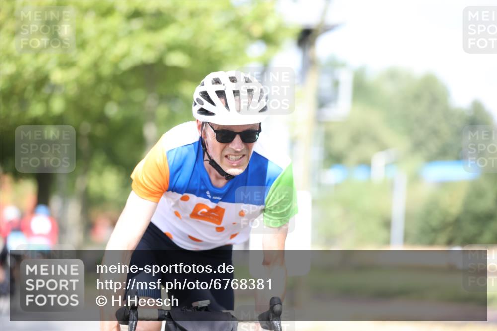 11.08.2024 - GEWOBA Citytriathlon Bremen H.Heesch http://msf.ph/oto/6768381 11.08.2024 10:40:52 Radfahren 32, 49, 55, 69, 80, 98, 109 meine-sportfotos.de