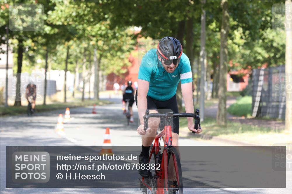 11.08.2024 - GEWOBA Citytriathlon Bremen H.Heesch http://msf.ph/oto/6768382 11.08.2024 10:23:25 Radfahren 15, 35, 38, 49, 66, 74, 84 meine-sportfotos.de