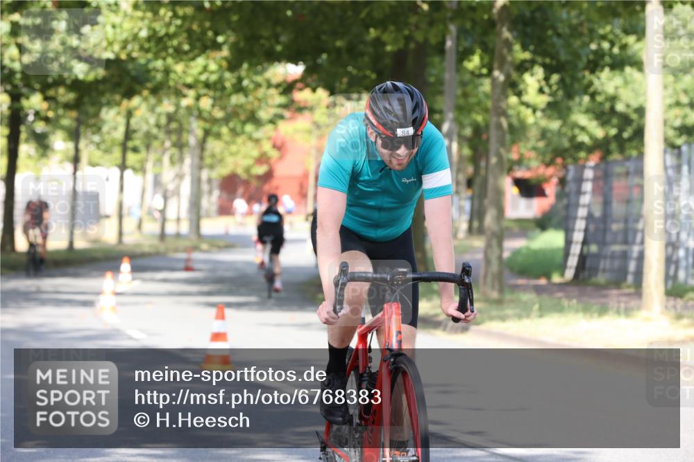 11.08.2024 - GEWOBA Citytriathlon Bremen H.Heesch http://msf.ph/oto/6768383 11.08.2024 10:23:25 Radfahren 15, 35, 38, 49, 66, 74, 84 meine-sportfotos.de