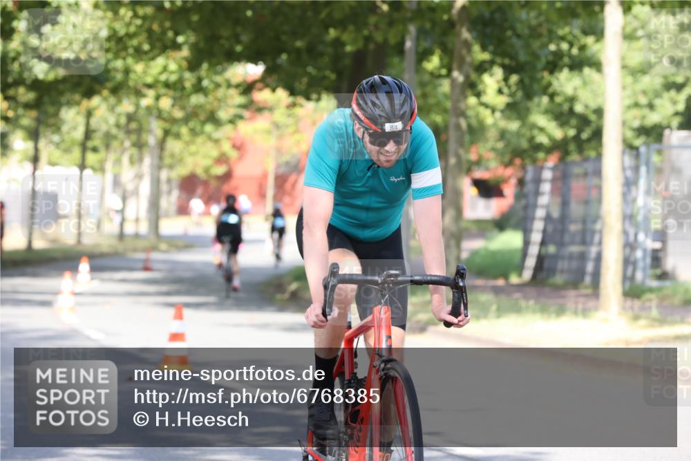 11.08.2024 - GEWOBA Citytriathlon Bremen H.Heesch http://msf.ph/oto/6768385 11.08.2024 10:23:25 Radfahren 15, 35, 38, 49, 66, 74, 84 meine-sportfotos.de