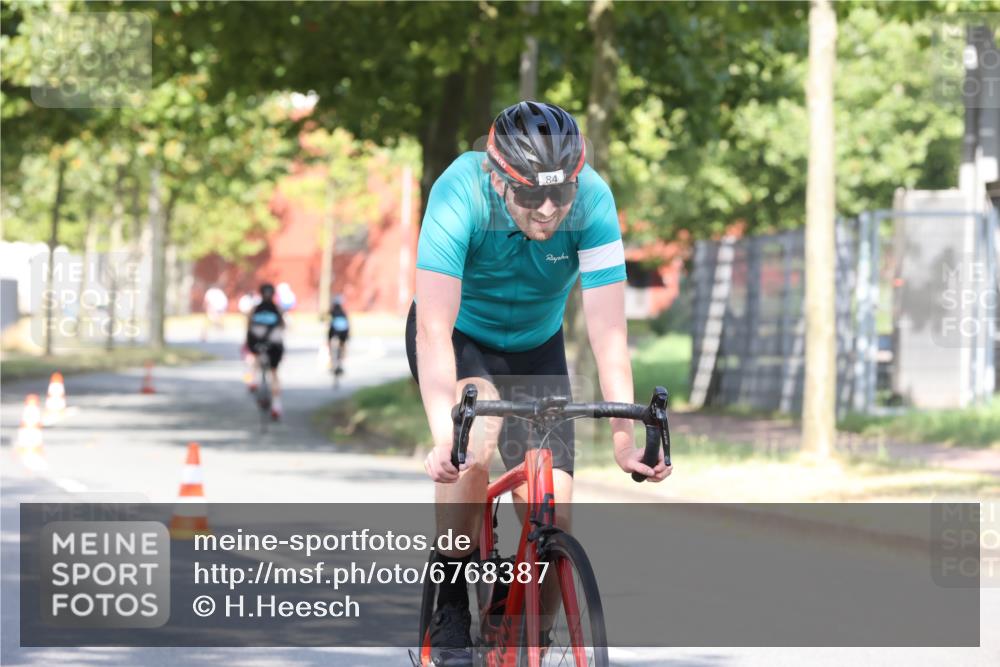 11.08.2024 - GEWOBA Citytriathlon Bremen H.Heesch http://msf.ph/oto/6768387 11.08.2024 10:23:25 Radfahren 15, 35, 38, 49, 66, 74, 84 meine-sportfotos.de