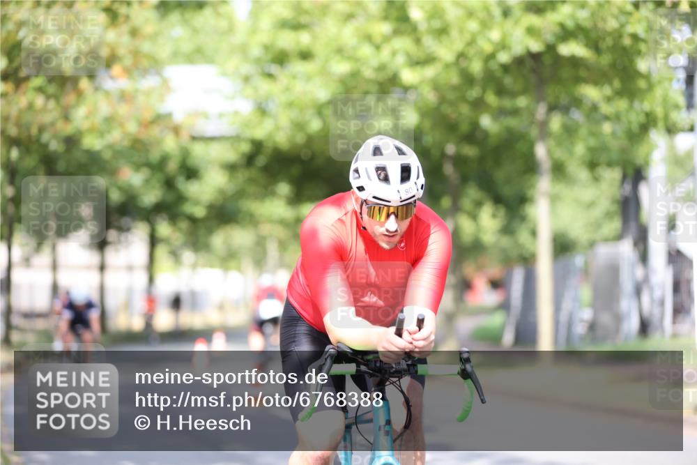11.08.2024 - GEWOBA Citytriathlon Bremen H.Heesch http://msf.ph/oto/6768388 11.08.2024 10:40:53 Radfahren 32, 49, 55, 69, 80, 98, 109 meine-sportfotos.de