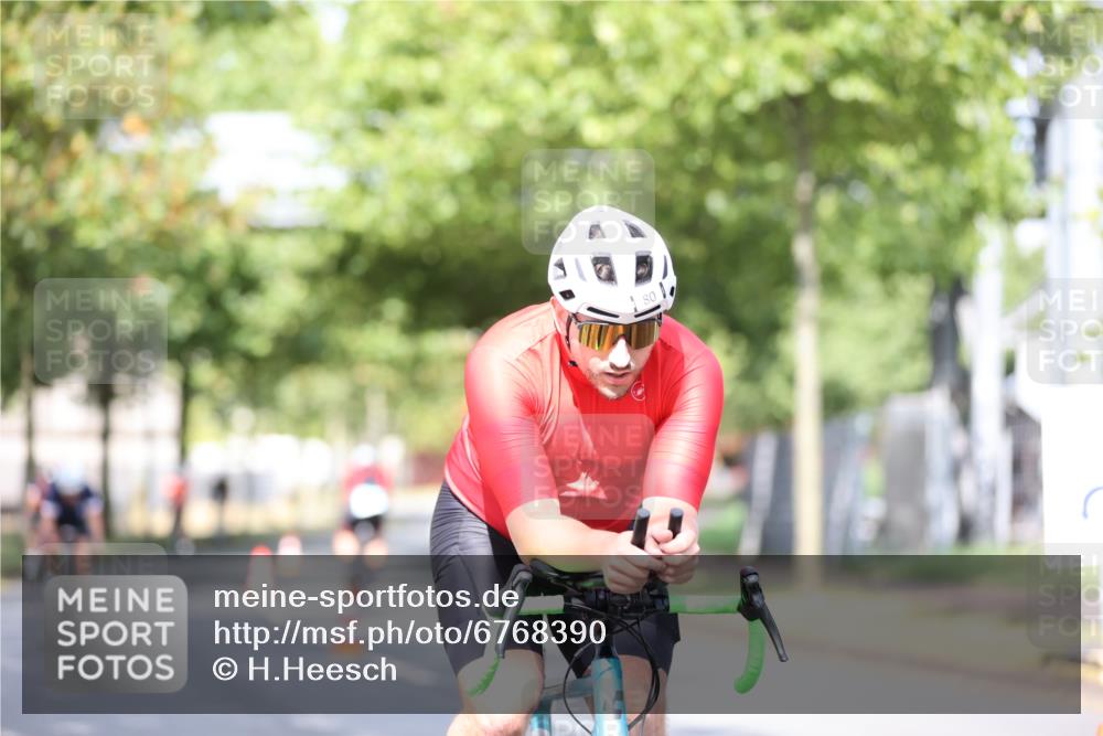 11.08.2024 - GEWOBA Citytriathlon Bremen H.Heesch http://msf.ph/oto/6768390 11.08.2024 10:40:53 Radfahren 32, 49, 55, 69, 80, 98, 109 meine-sportfotos.de