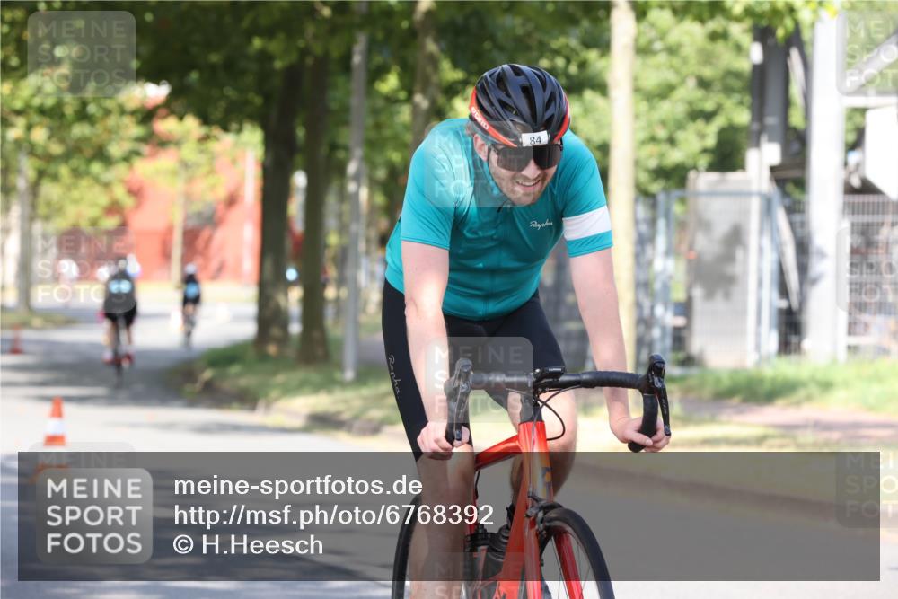 11.08.2024 - GEWOBA Citytriathlon Bremen H.Heesch http://msf.ph/oto/6768392 11.08.2024 10:23:25 Radfahren 15, 35, 38, 49, 66, 74, 84 meine-sportfotos.de