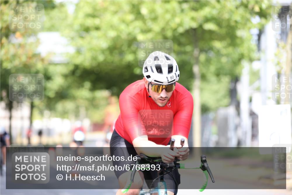11.08.2024 - GEWOBA Citytriathlon Bremen H.Heesch http://msf.ph/oto/6768393 11.08.2024 10:40:53 Radfahren 32, 49, 55, 69, 80, 98, 109 meine-sportfotos.de