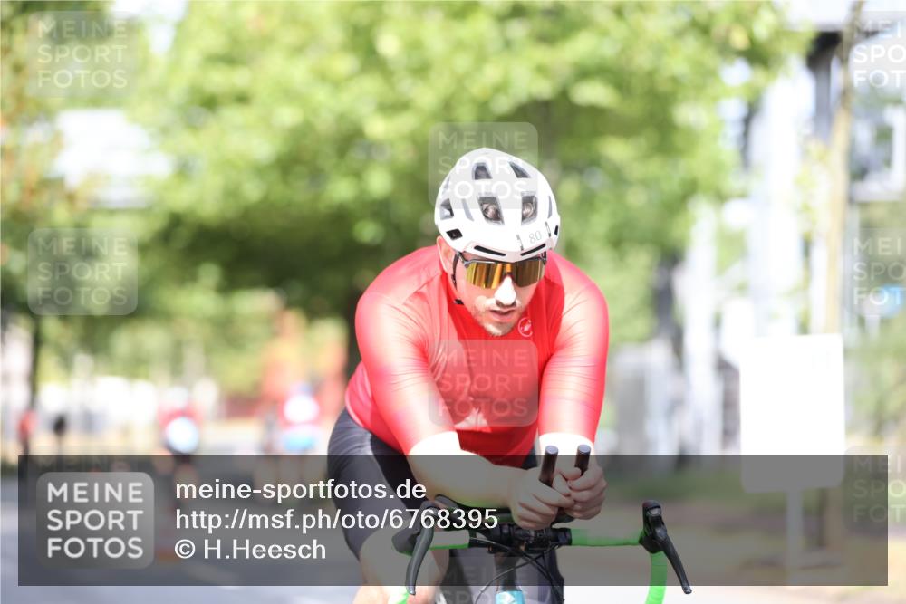 11.08.2024 - GEWOBA Citytriathlon Bremen H.Heesch http://msf.ph/oto/6768395 11.08.2024 10:40:53 Radfahren 32, 49, 55, 69, 80, 98, 109 meine-sportfotos.de