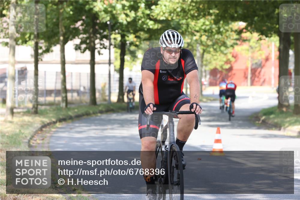 11.08.2024 - GEWOBA Citytriathlon Bremen H.Heesch http://msf.ph/oto/6768396 11.08.2024 10:23:31 Radfahren 15, 32, 35, 38, 49, 66, 74, 84 meine-sportfotos.de