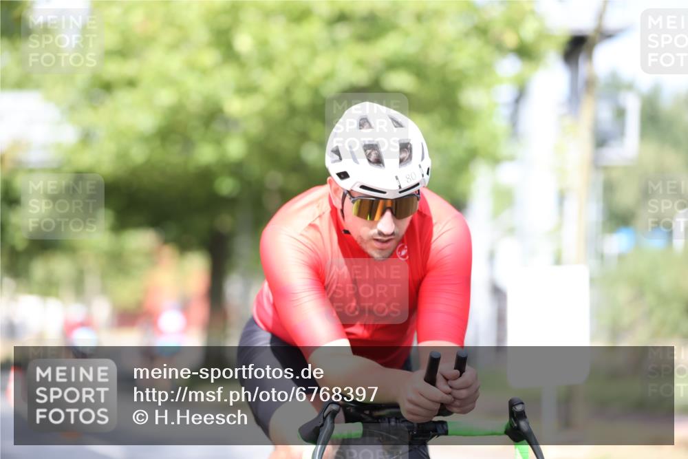 11.08.2024 - GEWOBA Citytriathlon Bremen H.Heesch http://msf.ph/oto/6768397 11.08.2024 10:40:53 Radfahren 32, 49, 55, 69, 80, 98, 109 meine-sportfotos.de