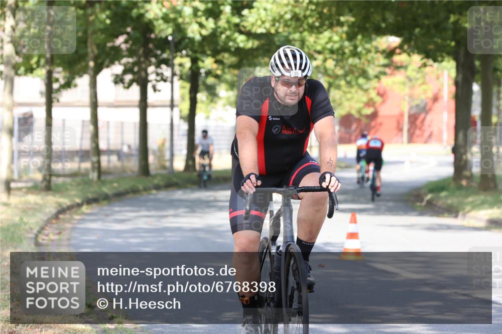 11.08.2024 - GEWOBA Citytriathlon Bremen H.Heesch http://msf.ph/oto/6768398 11.08.2024 10:23:31 Radfahren 15, 32, 35, 38, 49, 66, 74, 84 meine-sportfotos.de