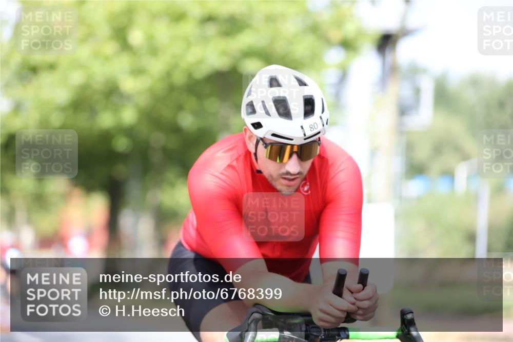 11.08.2024 - GEWOBA Citytriathlon Bremen H.Heesch http://msf.ph/oto/6768399 11.08.2024 10:40:53 Radfahren 32, 49, 55, 69, 80, 98, 109 meine-sportfotos.de