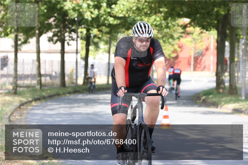 11.08.2024 - GEWOBA Citytriathlon Bremen H.Heesch http://msf.ph/oto/6768400 11.08.2024 10:23:31 Radfahren 15, 32, 35, 38, 49, 66, 74, 84 meine-sportfotos.de