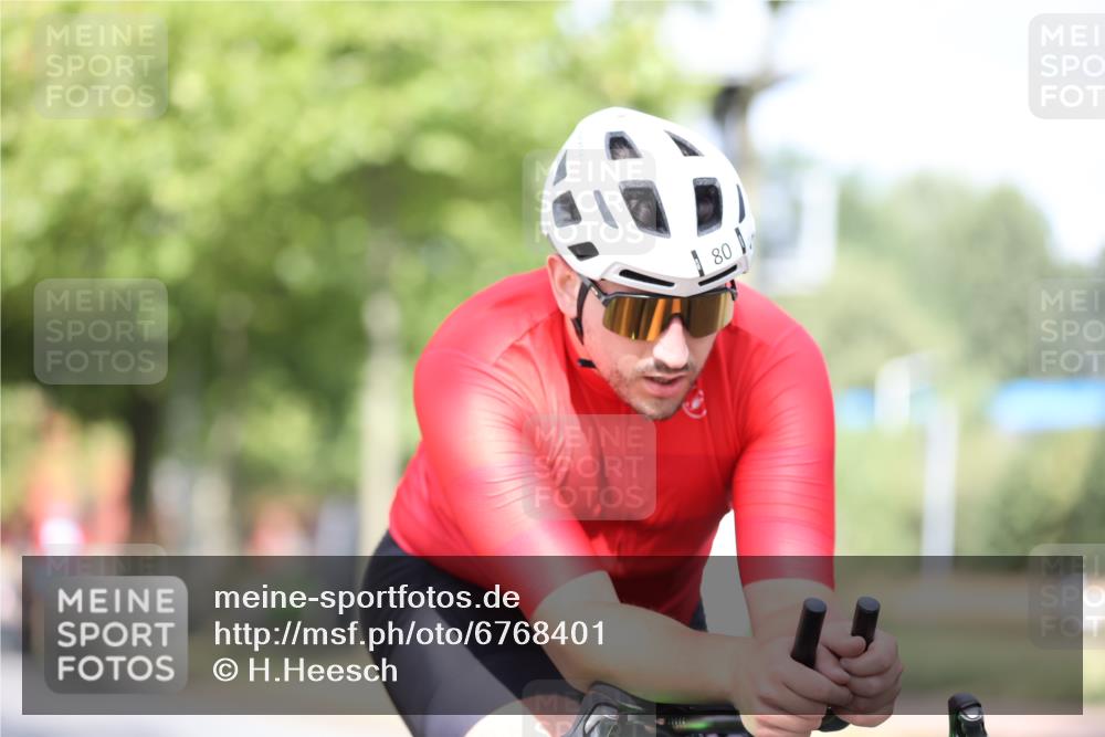 11.08.2024 - GEWOBA Citytriathlon Bremen H.Heesch http://msf.ph/oto/6768401 11.08.2024 10:40:53 Radfahren 32, 49, 55, 69, 80, 98, 109 meine-sportfotos.de